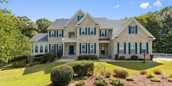 335 SUMMITWOOD DRIVE