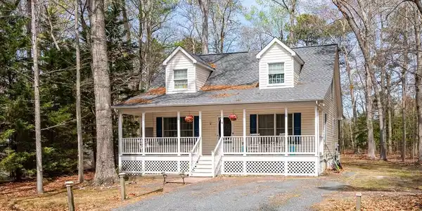4 MAYFLOWER COURT