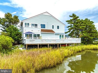 301 SEABAY LANE