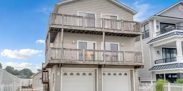 557 LAUNCH AVENUE