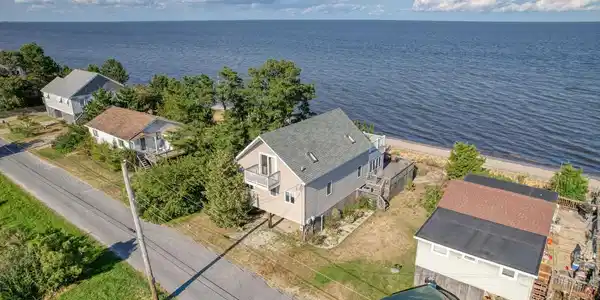 121 SANDPIPER DRIVE
