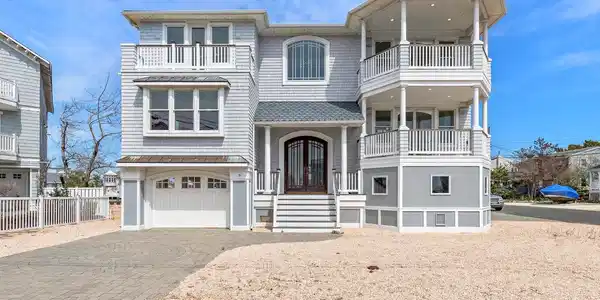9 LANGE AVENUE