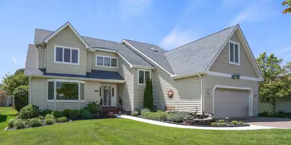 6 HERON ISLE COURT