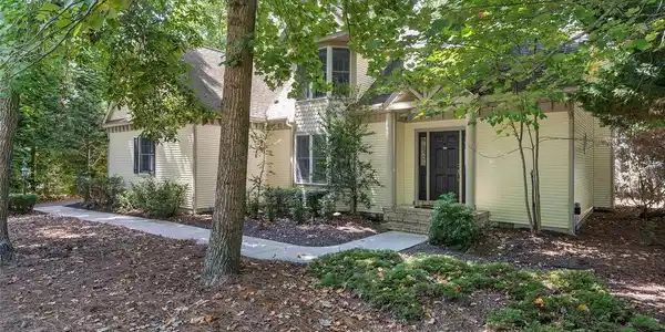 46 BAY REACH