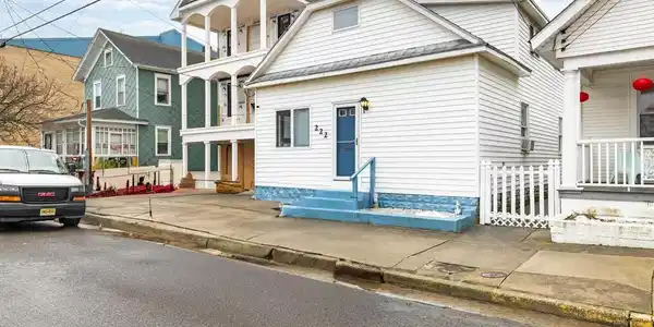 222 MAGNOLIA AVENUE