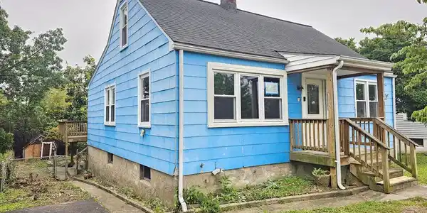 1605 EVERGREEN DRIVE