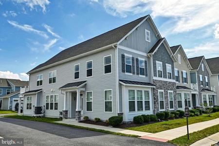 6 SCARBOROUGH LANE