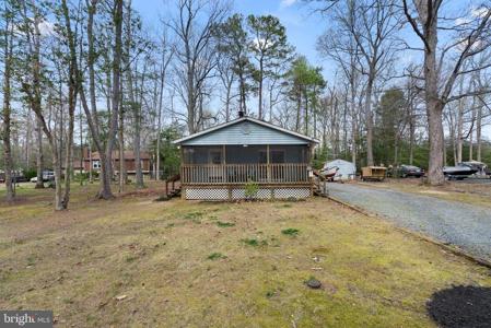 916 ALGONQUIN COURT