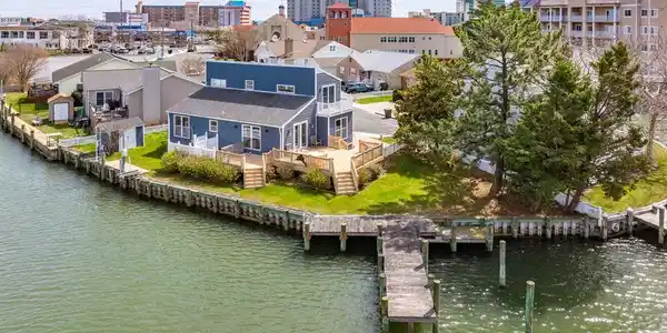 216 KINGFISH ROAD