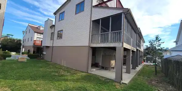 101 BAYSIDE COURT