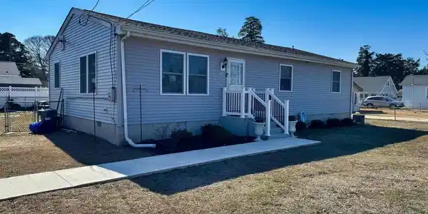136 E DELAWARE