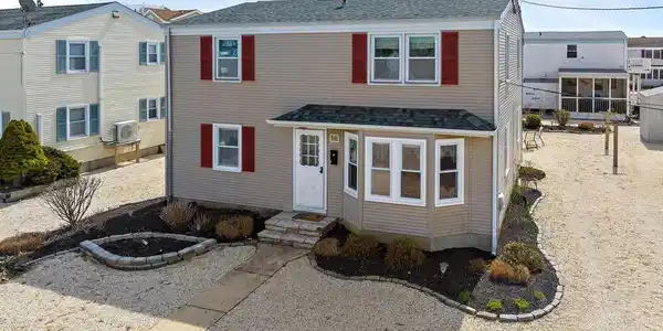 16 SUSAN AVENUE