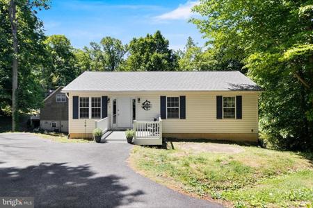 615 FLINT COURT