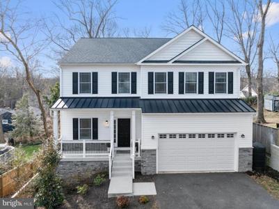 1176 GREEN HOLLY DRIVE