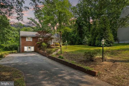 972 WOODLAND CIRCLE
