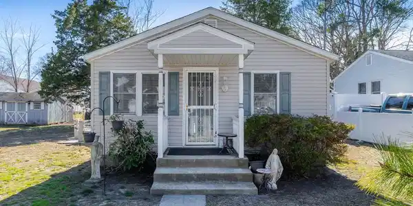 206 MATTHEWS AVENUE