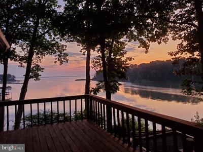 579 BAY POINTE DRIVE