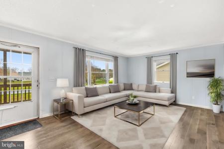 11 DOROTHY CIRCLE