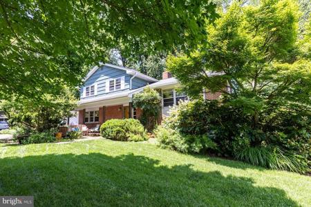 1490 GRANDVIEW COURT