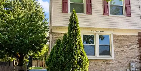 528 BURLINGTON COURT