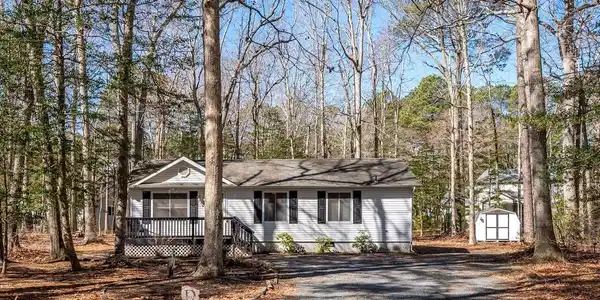 4 BAYVIEW COURT