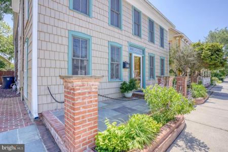 305 MULBERRY STREET