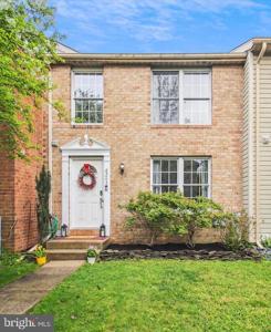 8242 SHADY NOOK COURT