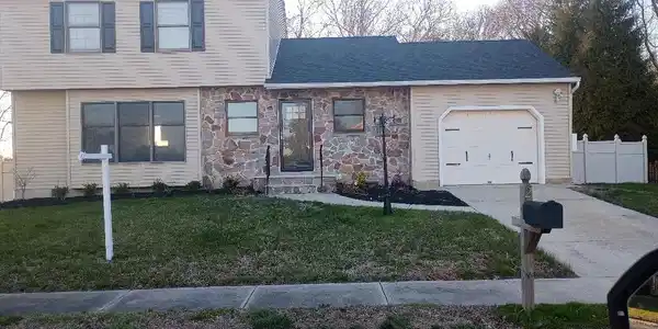 2 BOOTHBAY DRIVE