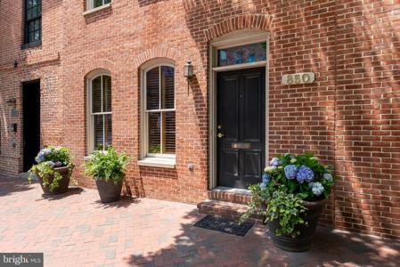 850 BOND STREET