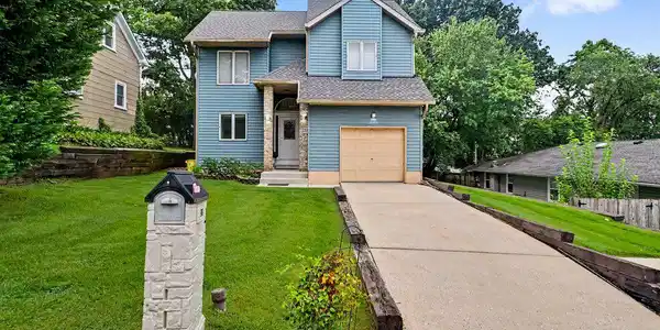 209 6TH AVE