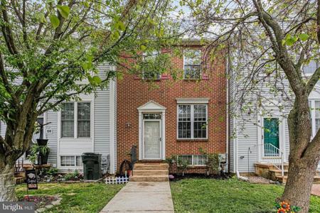 8 BUTTONBUSH COURT