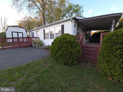 8 EAST CIRCLE DRIVE