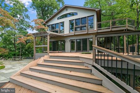 1534 CIRCLE DRIVE