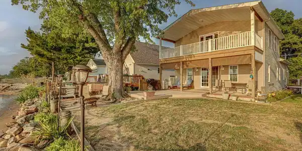 197 RIVER DR