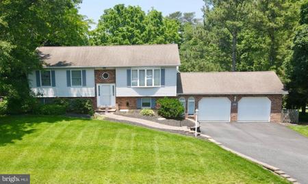 9 WHITE PINE CIRCLE
