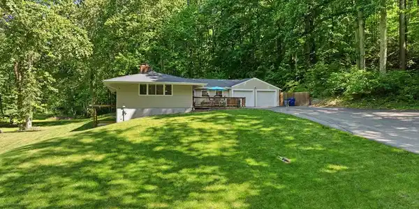 4390 WOODVIEW LANE