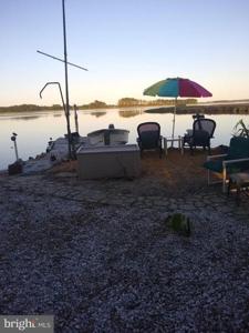 525 TAYLORS ISLAND