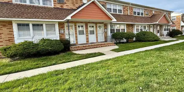 5517 SUFFOLK COURT
