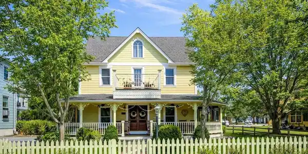 225 WINDSOR