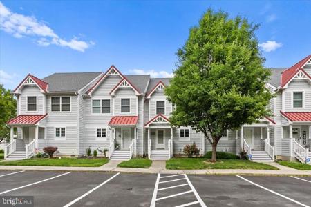 9717 VILLAGE LANE
