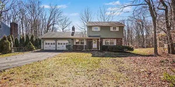 11 COLONIAL CIRCLE