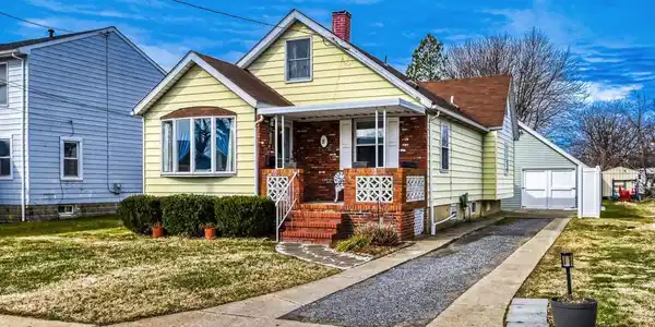 8 SEABRIGHT AVENUE