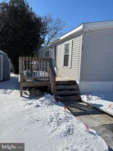 17 E CIRCLE DR