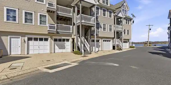 210 POINTE WAY