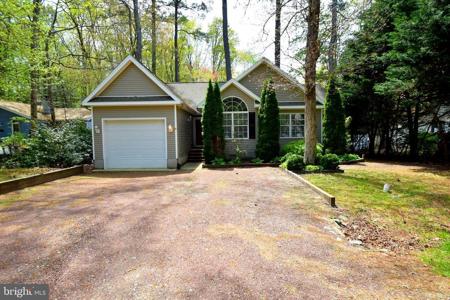 6 HICKORY WAY