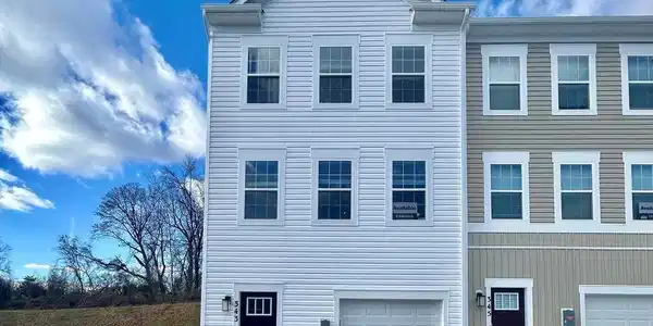 411 HALYARD COURT