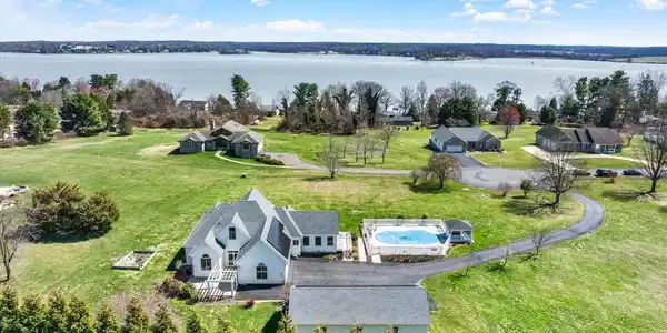 39 CLEARVIEW COURT