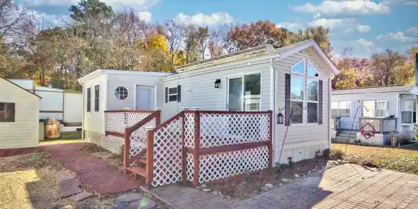 105 SPINNAKER LANE