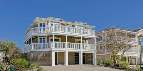 107 W CAPE SHORES DRIVE