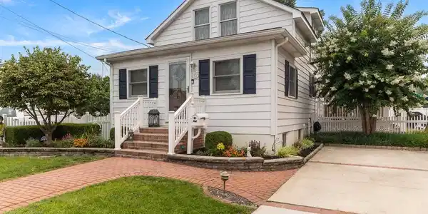 56 LAKEVIEW AVENUE